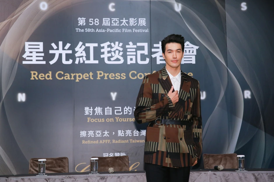 “Hồng hài nhi” ra yêu sách với nữ ca sĩ giàu nhất showbiz để kết hôn, netizen nghe mà mắc cỡ giùm