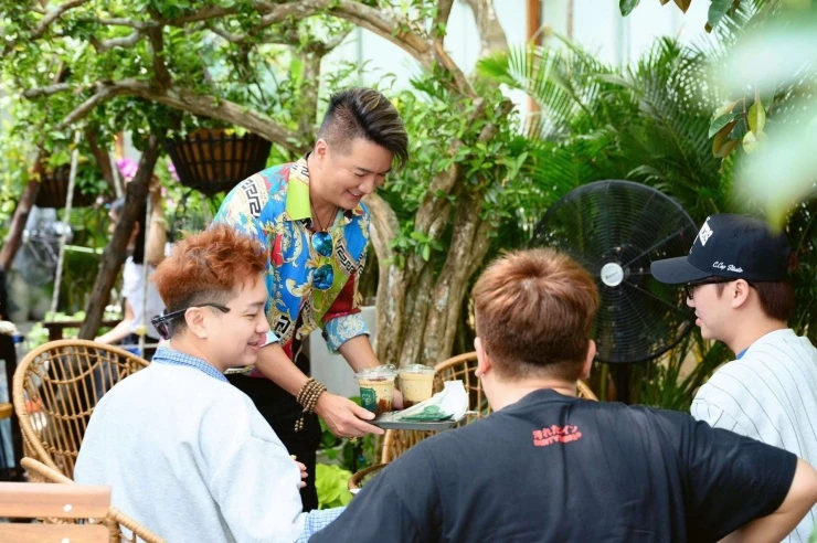 “Ông hoàng nhạc Việt” Đàm Vĩnh Hưng lên tiếng chuyện bỏ hát bán... cà phê