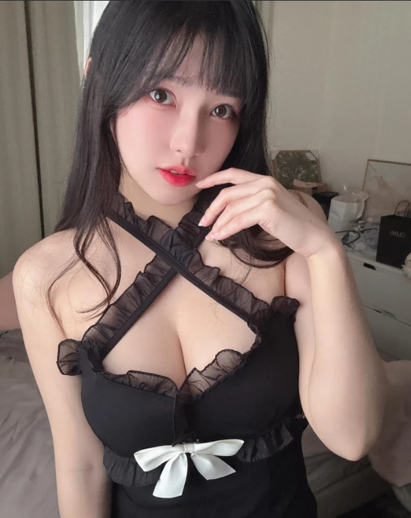 "Ảo ma" sức hút nữ streamer: Chỉ ngồi chơi game, follow vẫn tăng "ầm ầm" khiến dân tình ngỡ ngàng!
