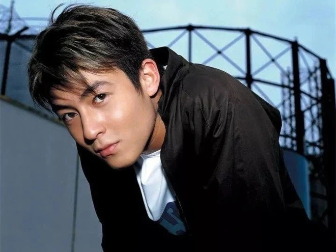 "Badboy khét tiếng" gầy rộc già chát gây sốc, vì 1.300 tấm ảnh mà vĩnh viễn bị showbiz "cấm cửa"