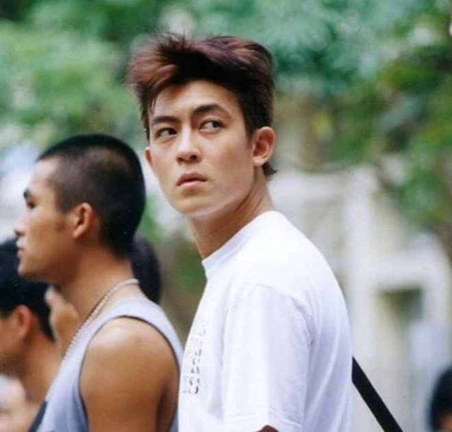 "Badboy khét tiếng" gầy rộc già chát gây sốc, vì 1.300 tấm ảnh mà vĩnh viễn bị showbiz "cấm cửa"