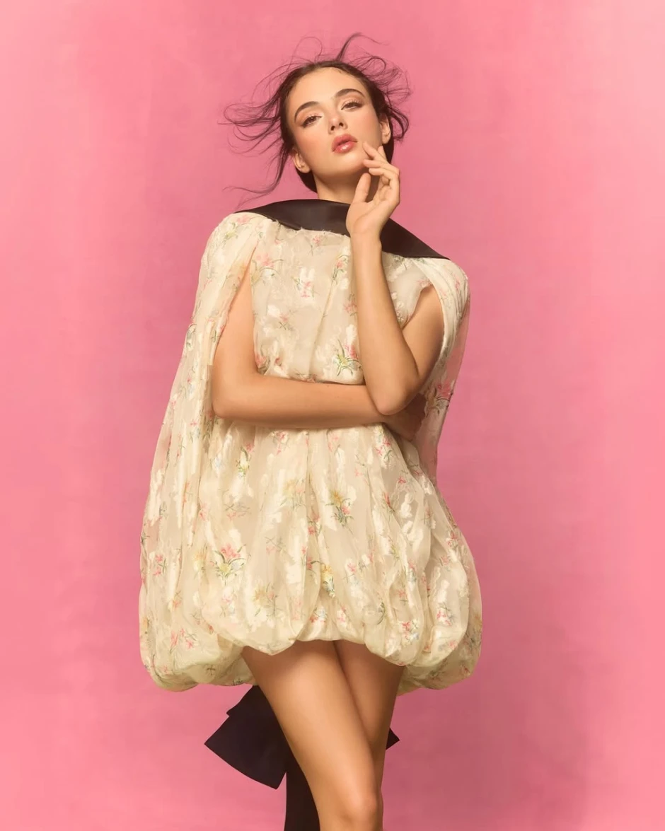 "Bản sao" Người đàn bà đẹp gây bão: Visual cực phẩm hay dao kéo?