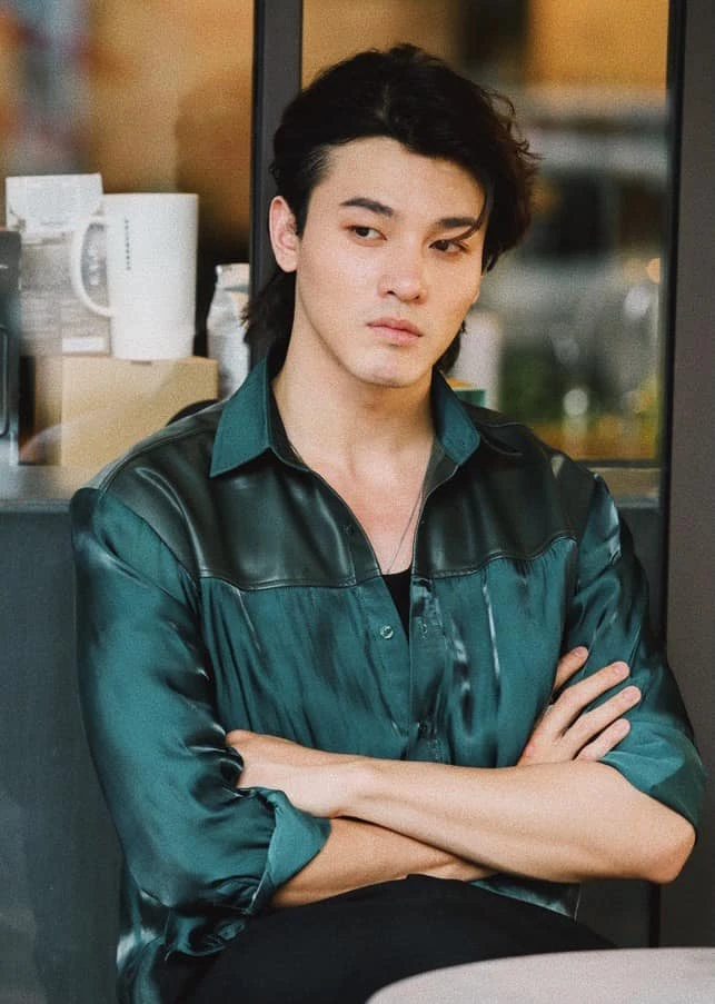 "Bạn trai" Đoàn Thiên Ân: Cao 1m85 body chuẩn tạc tượng, từng bị đồn yêu Kaity Nguyễn
