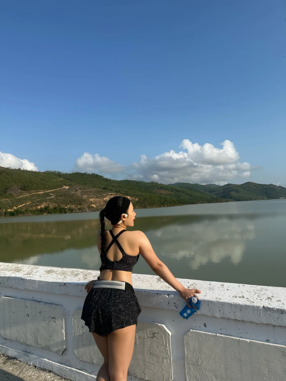 "Bóc giá" outfit tập chạy, hot girl khiến người xem "choáng" với số tiền gây tranh cãi