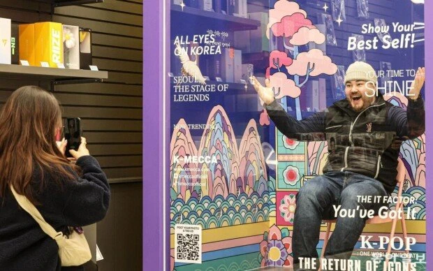 "Cỗ máy in tiền" BTS tái xuất: Một tiếng biểu diễn tại Seoul khiến cả thế giới đổ dồn túi tiền về Hàn Quốc, chính phủ nâng mức cảnh báo khủng bố