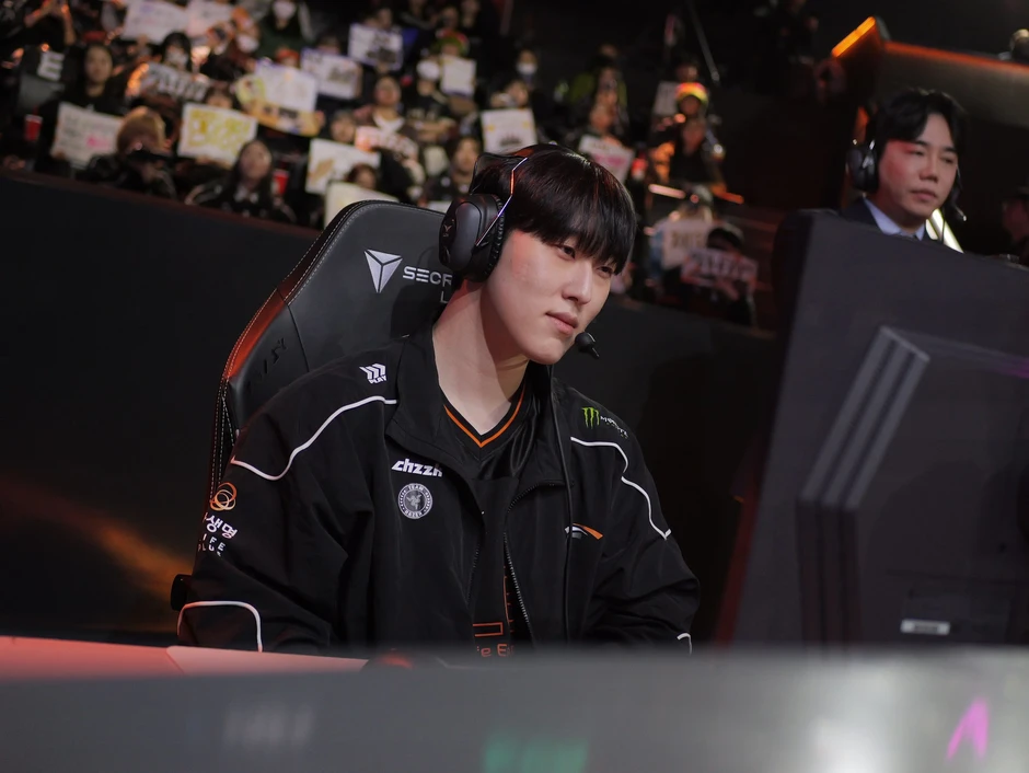 "Cú lừa LCK 2026": Đứng Top bảng nhưng không ai tin tưởng, đội tuyển này đang "diễn" hay thực sự yếu? "Cú lừa LCK 2026": Đứng Top bảng nhưng không ai tin tưởng, đội tuyển này đang "diễn" hay thực sự yếu?