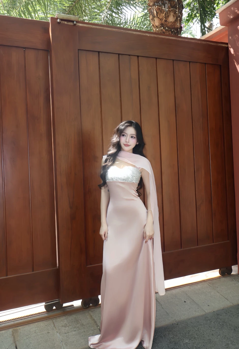 "Đẹp không tì vết": Mỹ nhân Sài Thành đón hè bằng bộ ảnh 'thiêu đốt' ánh nhìn, anh em game thủ đồng loạt "đổ gục"!