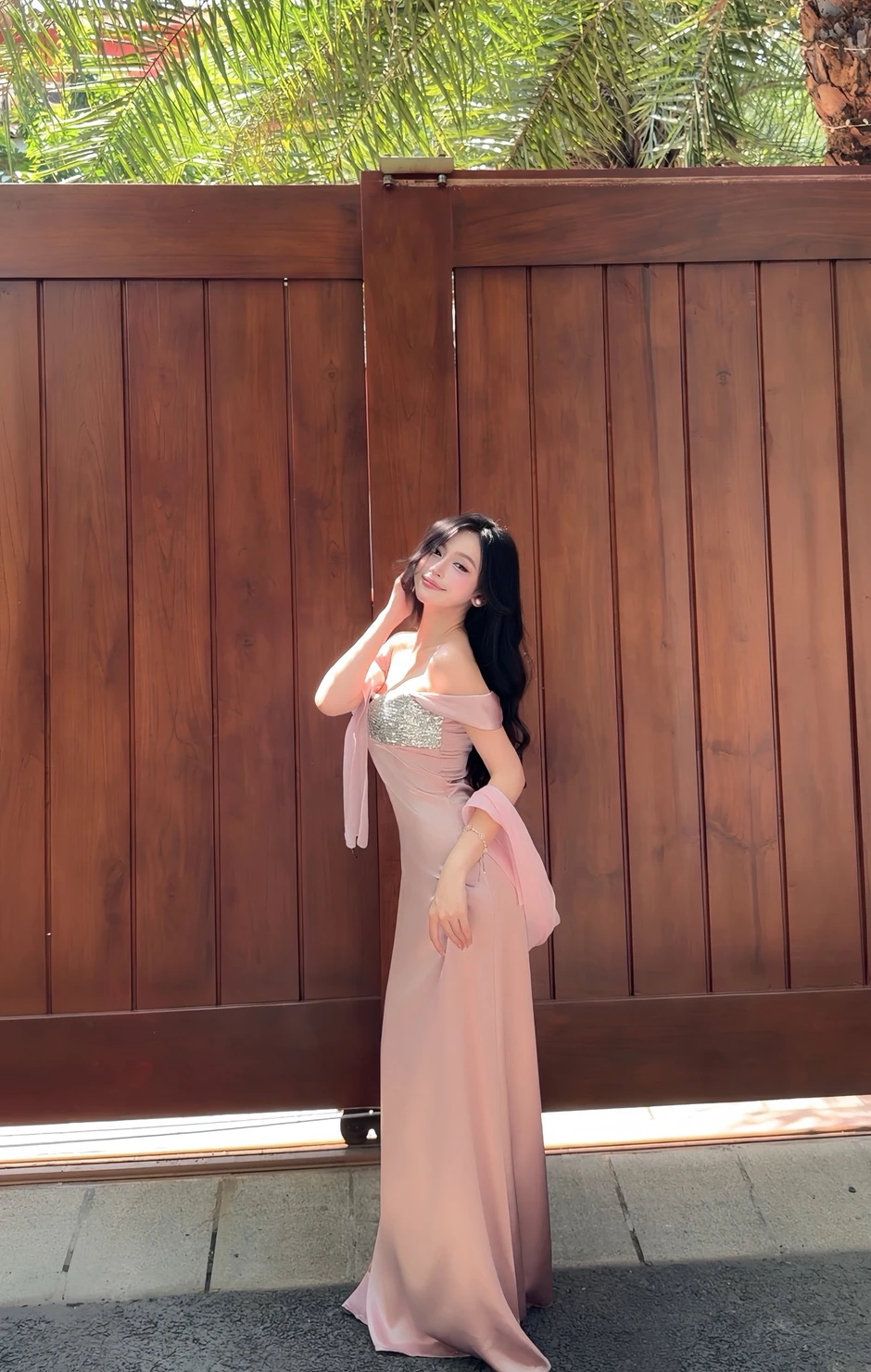 "Đẹp không tì vết": Mỹ nhân Sài Thành đón hè bằng bộ ảnh 'thiêu đốt' ánh nhìn, anh em game thủ đồng loạt "đổ gục"!