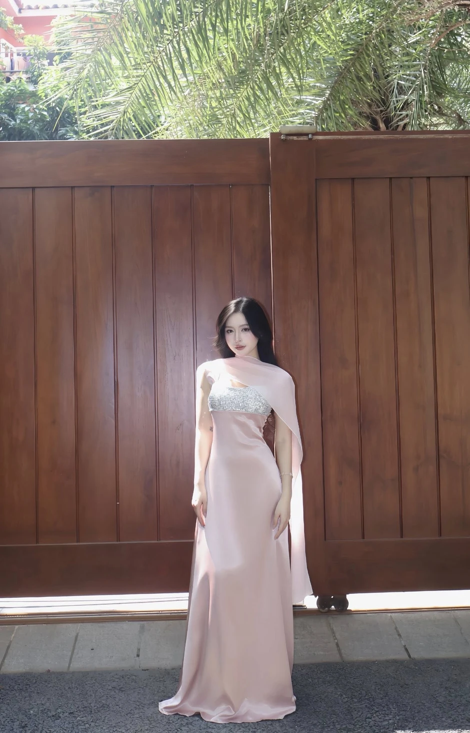 "Đẹp không tì vết": Mỹ nhân Sài Thành đón hè bằng bộ ảnh 'thiêu đốt' ánh nhìn, anh em game thủ đồng loạt "đổ gục"!