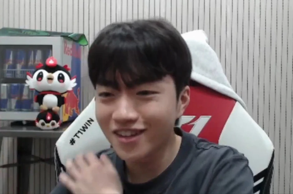 "Đúng như mong đợi": Gumayusi bất ngờ hé lộ bí mật về Skin T1, một chi tiết khiến fan 'vỡ òa' vì quá tinh tế! "Đúng như mong đợi": Gumayusi bất ngờ hé lộ bí mật về Skin T1, một chi tiết khiến fan 'vỡ òa' vì quá tinh tế!