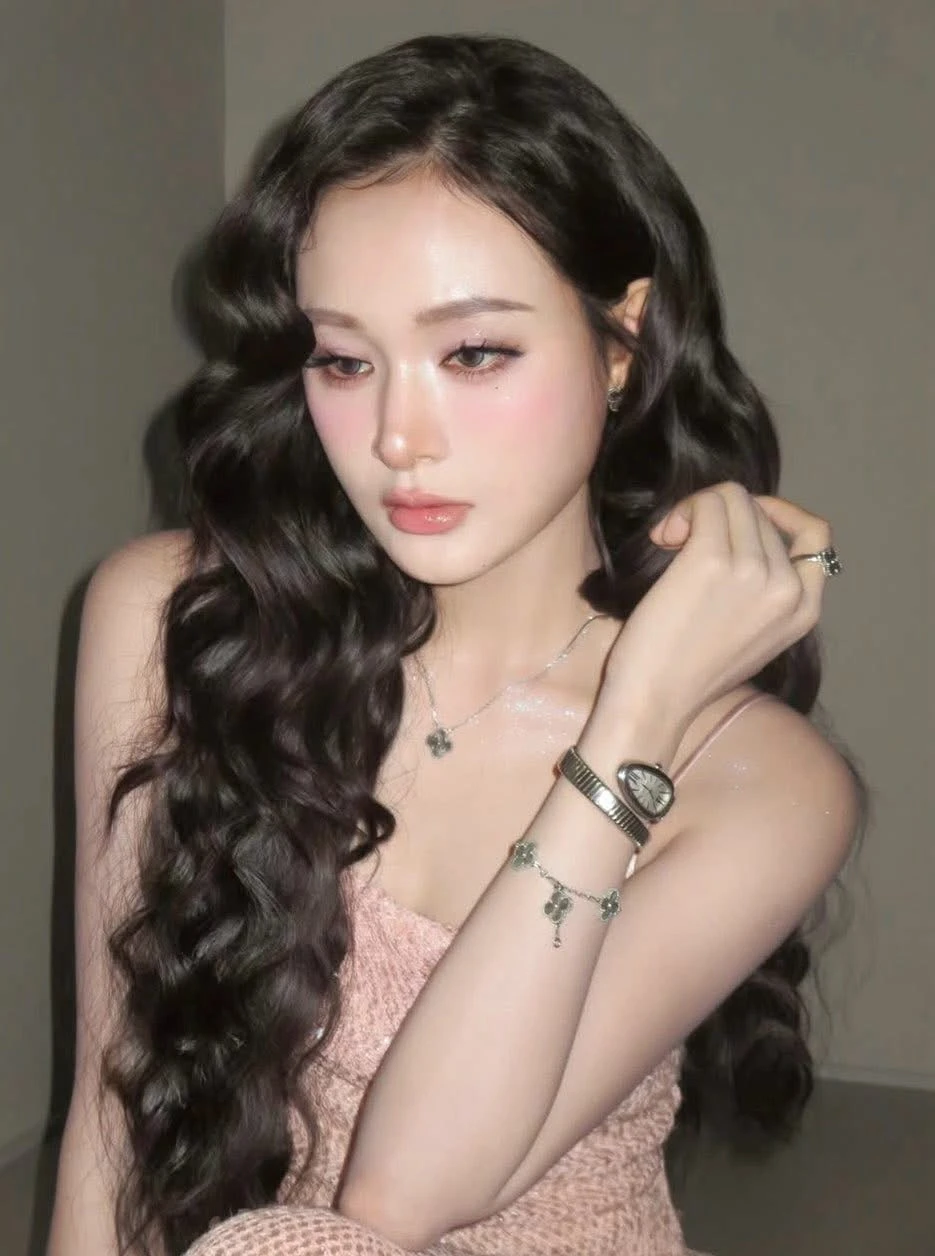 "Không thể nhận ra": Nữ game thủ từng chung team với ViruSs gây bão vì visual hiện tại quá mướt mắt!