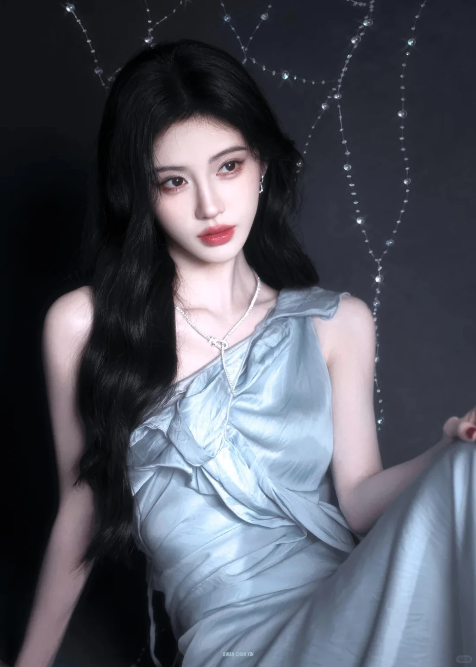 "Mỹ nhân 4.000 năm có một" Cúc Tịnh Y bị điều tra