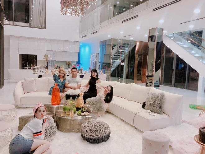 "Nữ hoàng nội y" từng khiến đại gia gốc Việt hơn 45 tuổi si mê, U40 lẻ bóng trong biệt thự 50 tỷ