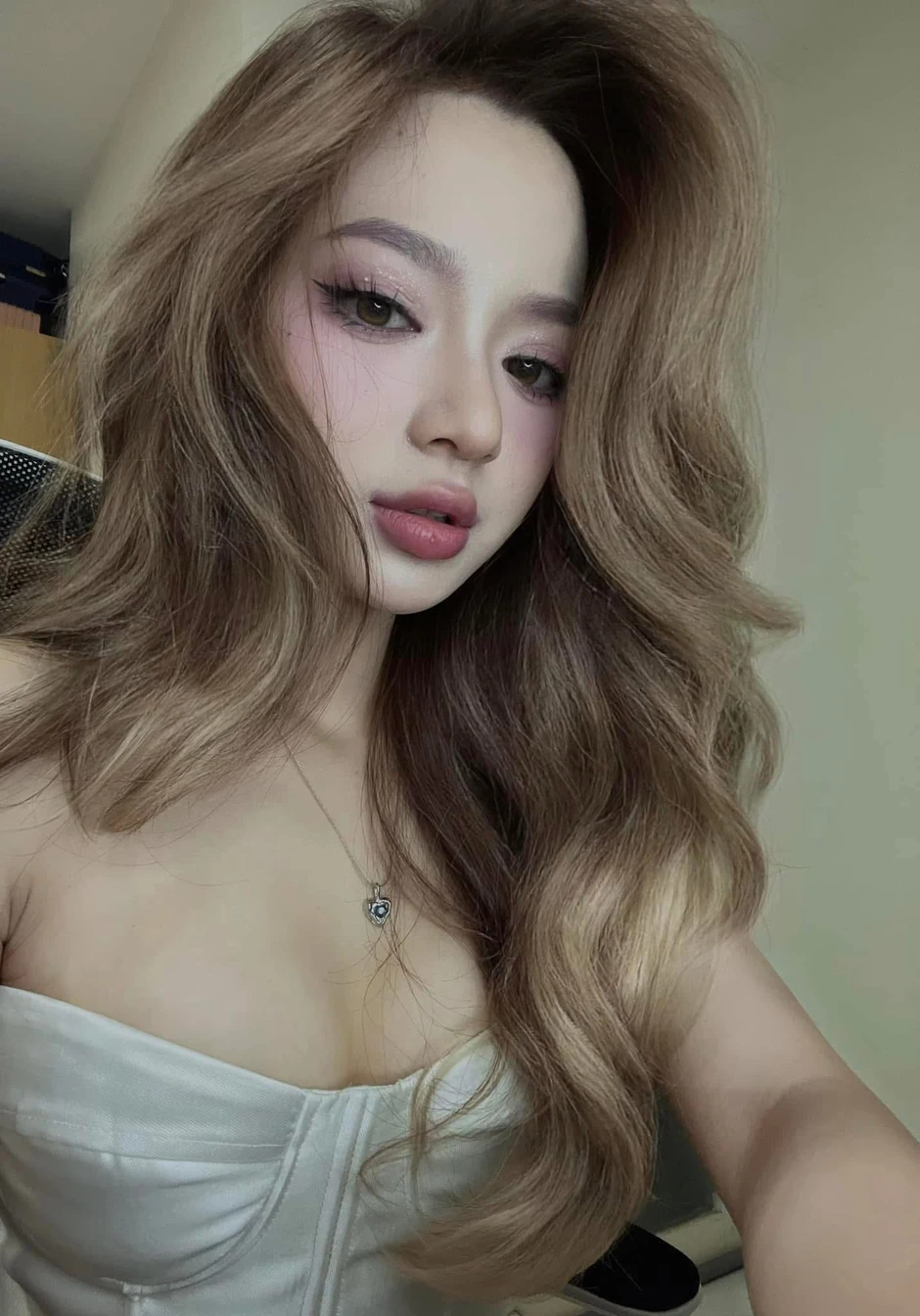 "Nữ thần" Chi Củ Cải trở lại làng streamer, fan phấn khích vì thần tượng ngày càng "chăm" live