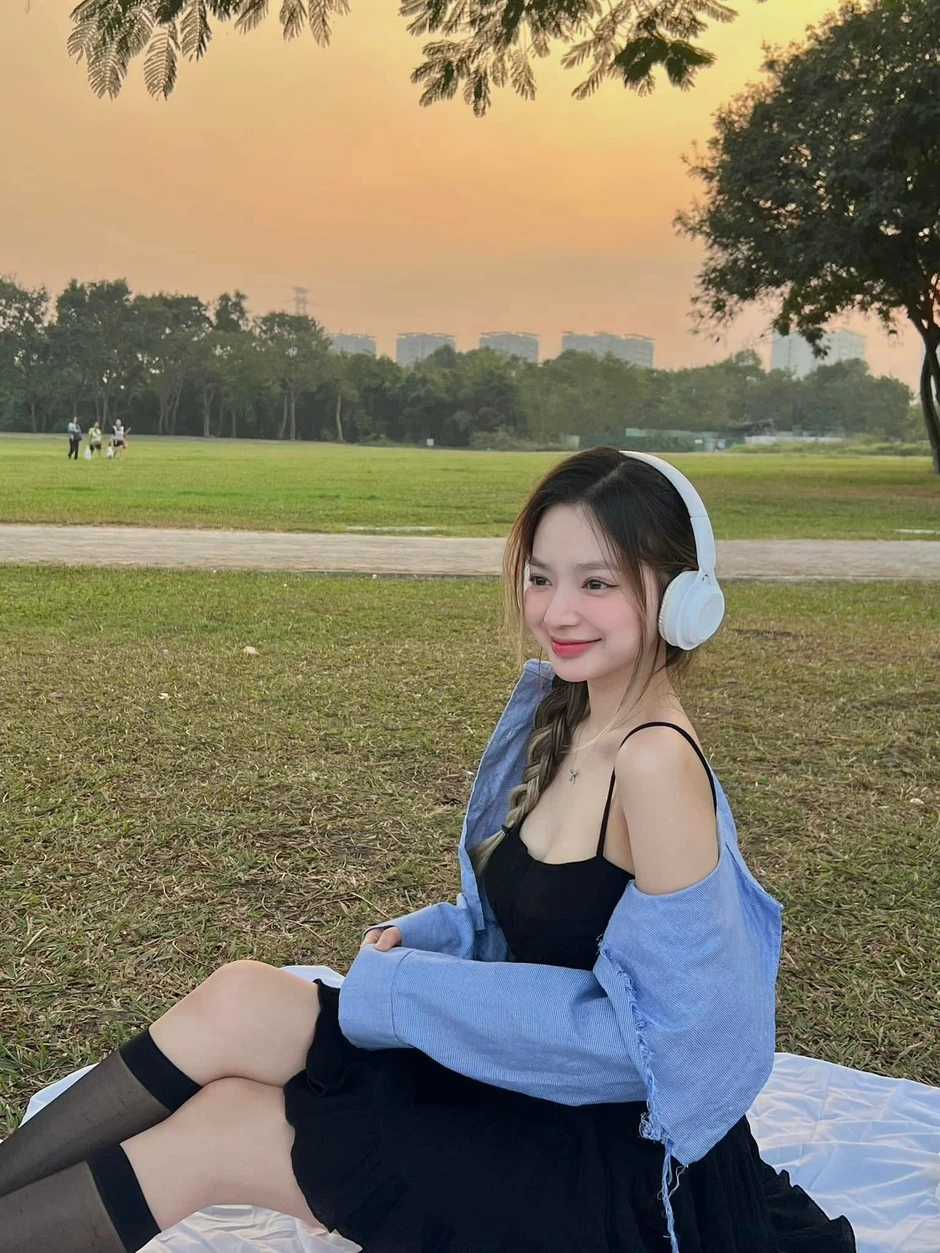 "Nữ thần" Chi Củ Cải trở lại làng streamer, fan phấn khích vì thần tượng ngày càng "chăm" live
