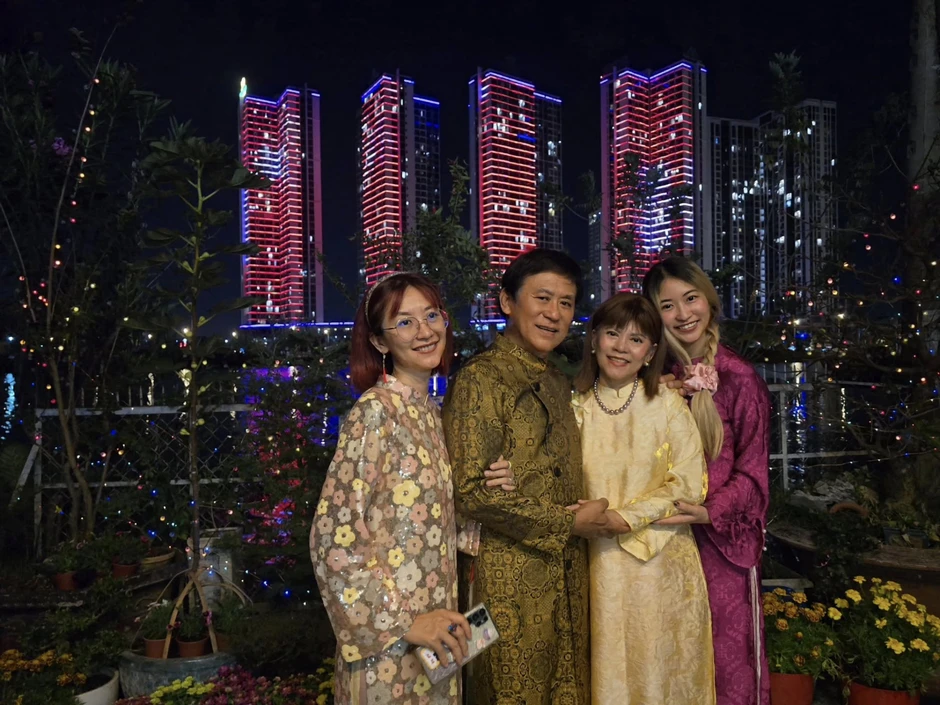 "Ông hoàng nhạc đỏ" nổi tiếng miền Nam: Mặn nồng bên vợ diễn viên, có cả nhà phố lẫn biệt thự 3000m2