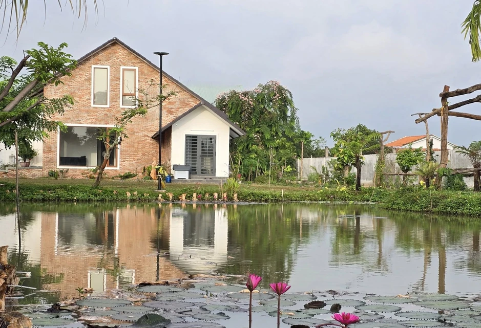 "Ông hoàng nhạc đỏ" nổi tiếng miền Nam: Mặn nồng bên vợ diễn viên, có cả nhà phố lẫn biệt thự 3000m2