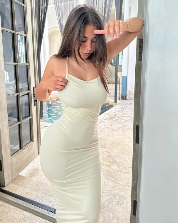 "Quạt củng", hót-gơ công khai thu nhập lên tới gần 300 tỷ