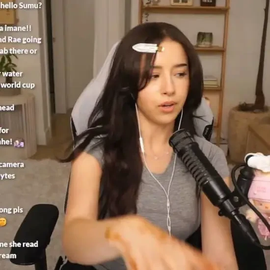 "Quên tắt micro": Nữ streamer xinh đẹp bất ngờ vướng drama vì lộ tình huống nhạy cảm ngay trên sóng