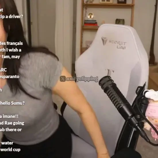 "Quên tắt micro": Nữ streamer xinh đẹp bất ngờ vướng drama vì lộ tình huống nhạy cảm ngay trên sóng