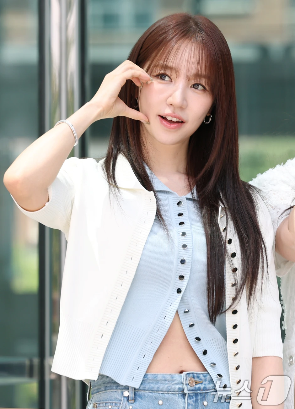 "Thái tử phi" Yoon Eun Hye tự nhận đã hết thời: Suốt 10 năm qua, tôi chưa từng mua 1 món đồ hiệu hay đồ dùng đắt tiền nào nữa "Thái tử phi" Yoon Eun Hye tự nhận đã hết thời: Suốt 10 năm qua, tôi chưa từng mua 1 món đồ hiệu hay đồ dùng đắt tiền nào nữa