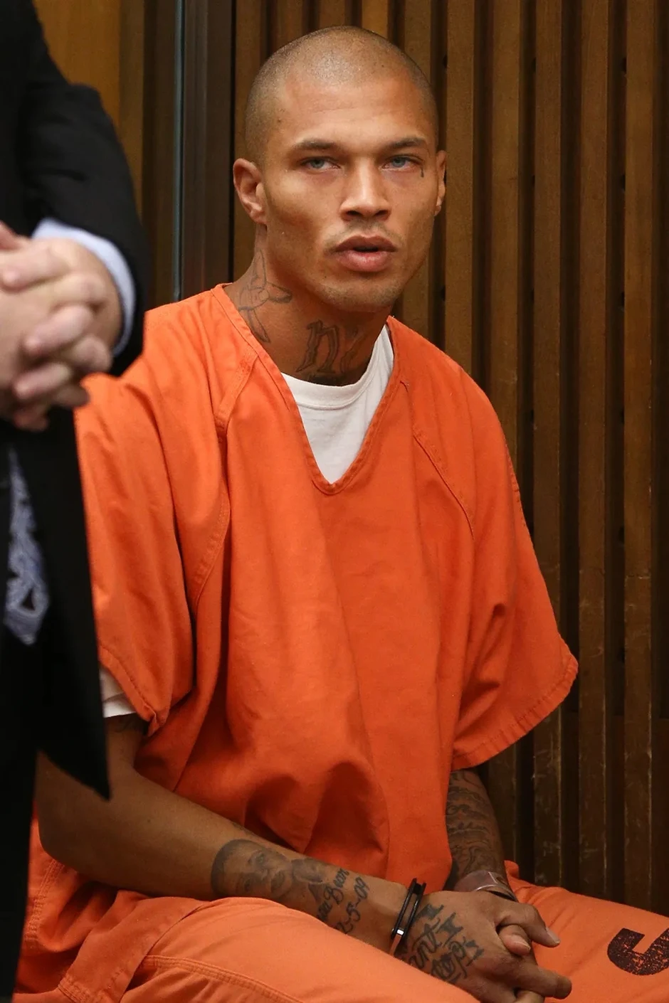 "Tội phạm đẹp trai nhất thế giới" ra tù sau 11 năm: Nhận 300 lá thư/ngày, người lạ tranh suất thăm tù khiến gia đình không thể tới gặp