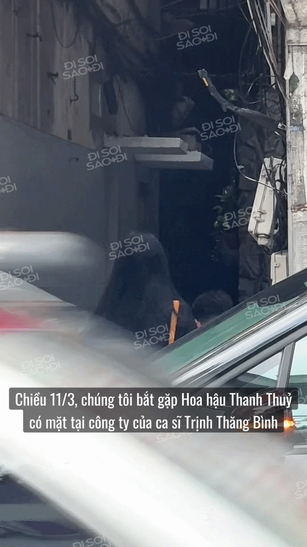 Tin nóng: Trịnh Thăng Bình và Thanh Thủy bị bắt gặp tình tứ khoác tay giữa phố