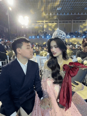 "Tóm dính" Ý Nhi và bạn trai sau đêm Chung kết, có một hành động chưa Hoa hậu nào dám làm!