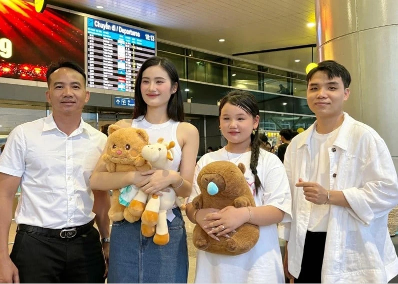 "Tóm dính" Ý Nhi và bạn trai sau đêm Chung kết, có một hành động chưa Hoa hậu nào dám làm!