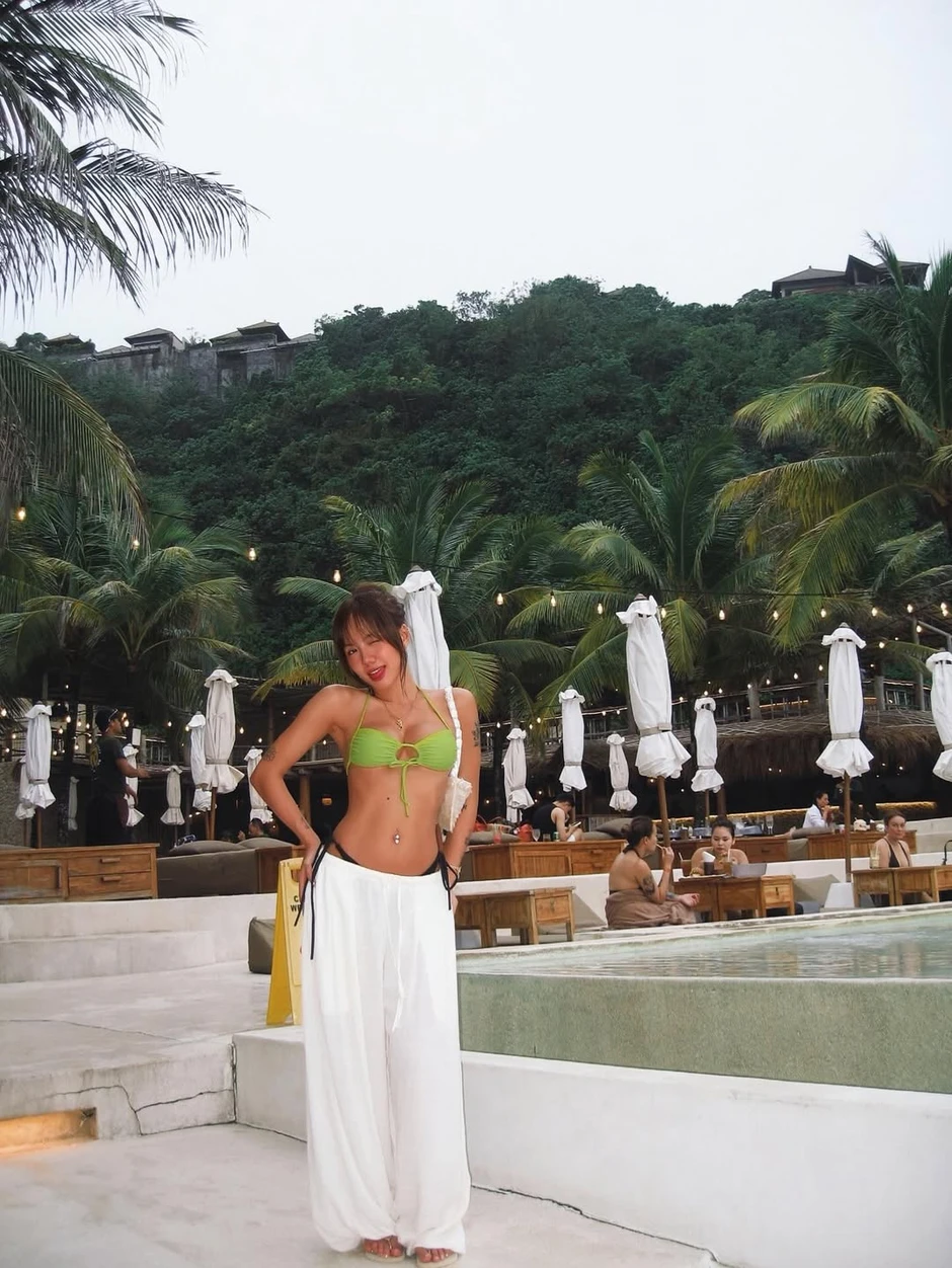 "Vợ quốc dân" Phương Ly tự tung ảnh hot, đường cong cực nét, "đốt mắt" người nhìn