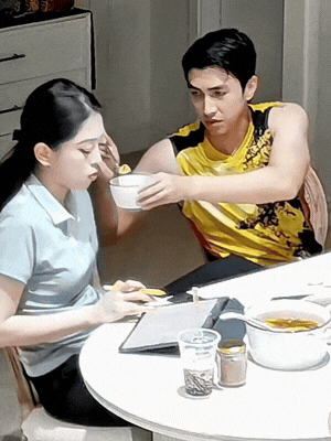 1,2 triệu người soi thái độ cộc cằn của Phương Nga, Bình An phải thốt lên: "Bực mình quá!"