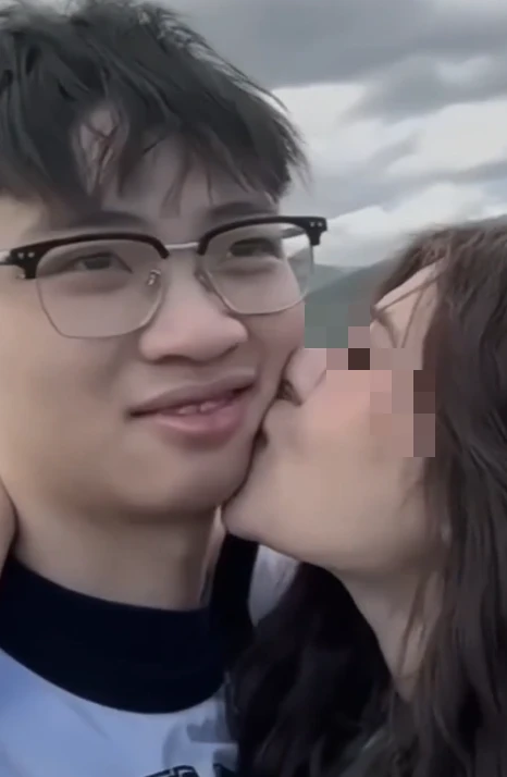 3 năm ròng rã cùng viết nên "thanh xuân": Tiếc cho mối tình chàng tuyển thủ - nàng MC