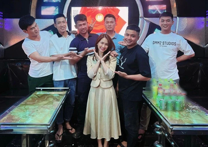 4 năm yêu kín tiếng của Hòa Minzy và bạn trai quân nhân