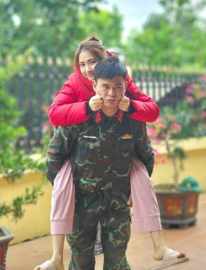 4 năm yêu kín tiếng của Hòa Minzy và bạn trai quân nhân
