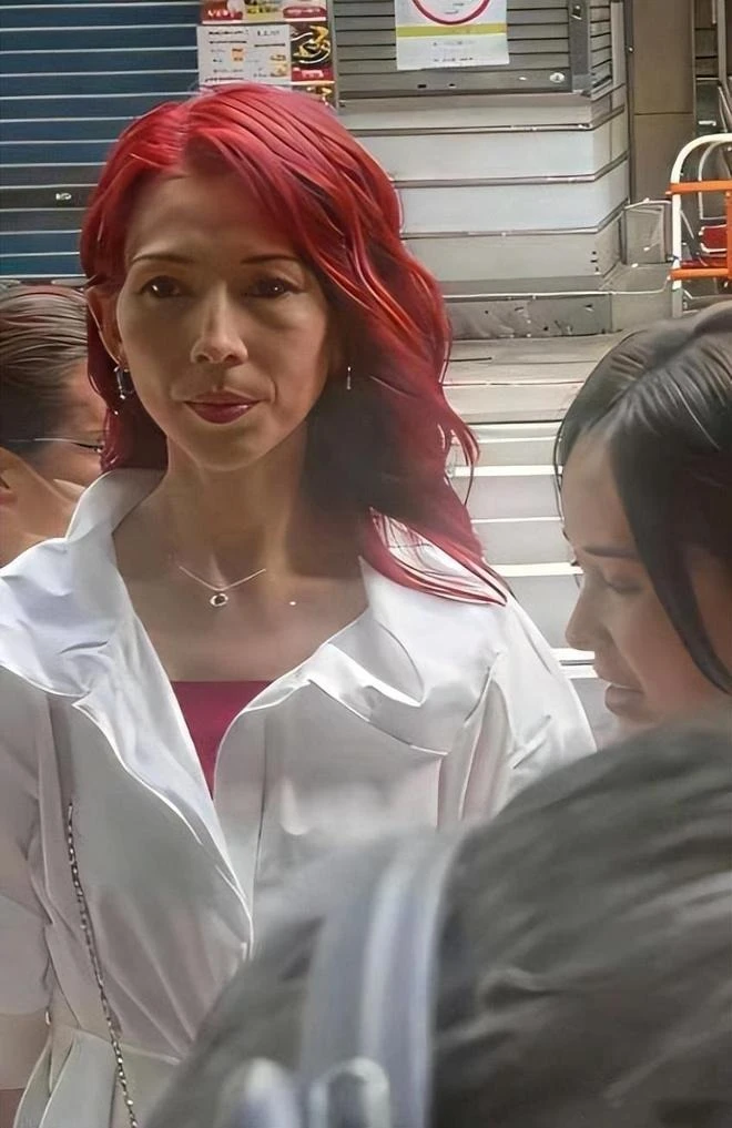 Á hậu làm nhân tình cho đại gia hơn 20 tuổi nhan sắc thay đổi gây sốc, đi thi hát tấu hài cả nước xem Á hậu làm nhân tình cho đại gia hơn 20 tuổi nhan sắc thay đổi gây sốc, đi thi hát tấu hài cả nước xem