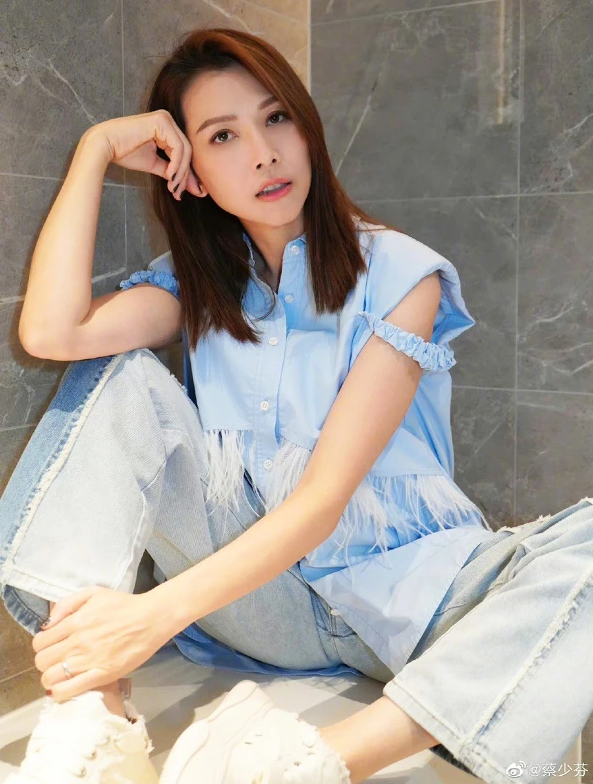 Á hậu làm nhân tình cho đại gia hơn 20 tuổi nhan sắc thay đổi gây sốc, đi thi hát tấu hài cả nước xem Á hậu làm nhân tình cho đại gia hơn 20 tuổi nhan sắc thay đổi gây sốc, đi thi hát tấu hài cả nước xem