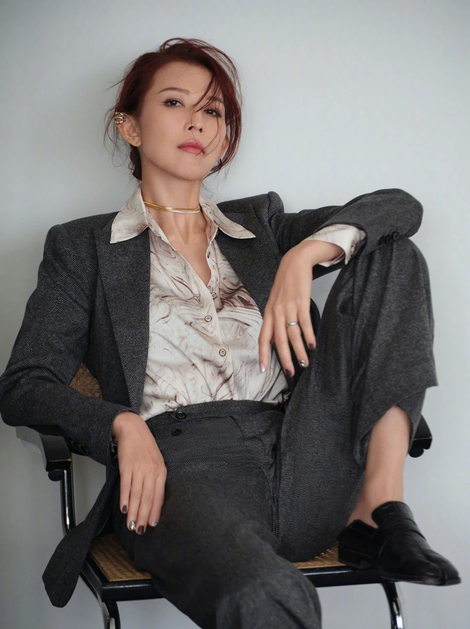 Á hậu làm nhân tình cho đại gia hơn 20 tuổi nhan sắc thay đổi gây sốc, đi thi hát tấu hài cả nước xem Á hậu làm nhân tình cho đại gia hơn 20 tuổi nhan sắc thay đổi gây sốc, đi thi hát tấu hài cả nước xem