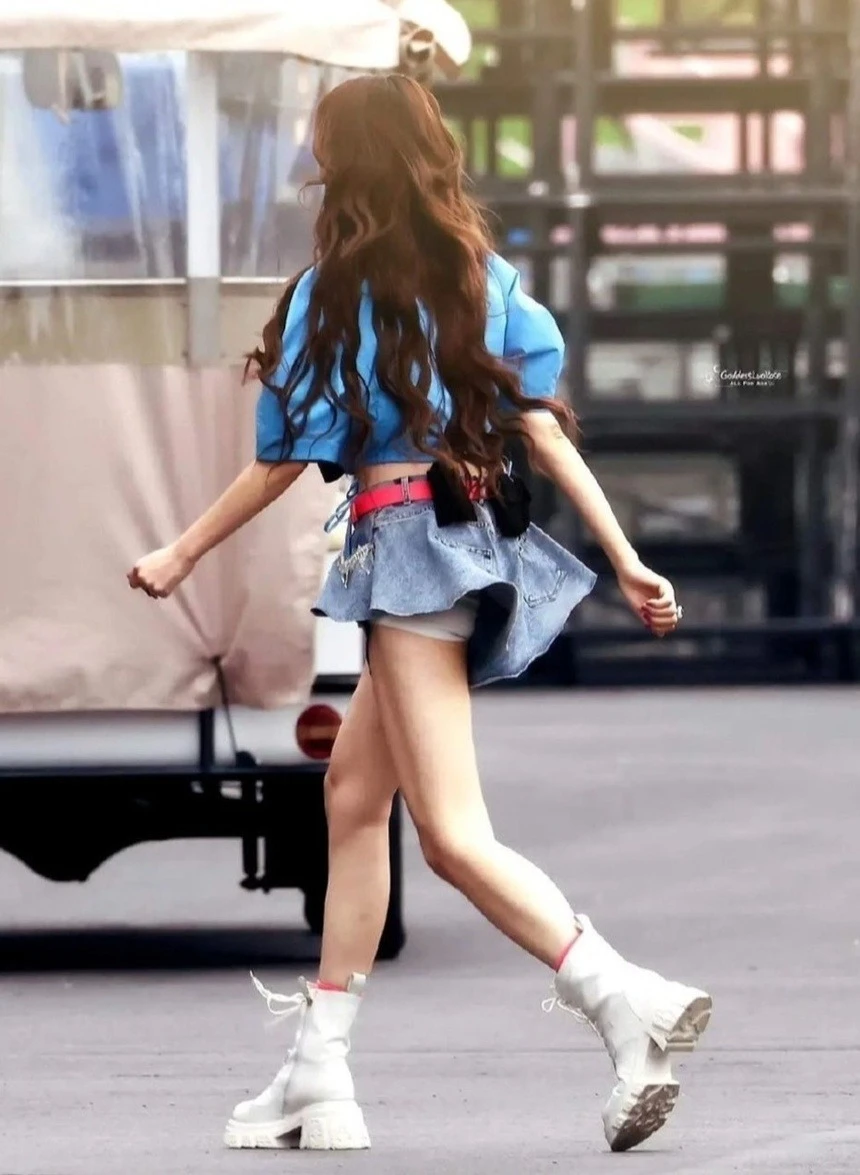 Á hậu làm nhân tình cho đại gia hơn 20 tuổi nhan sắc thay đổi gây sốc, đi thi hát tấu hài cả nước xem Á hậu làm nhân tình cho đại gia hơn 20 tuổi nhan sắc thay đổi gây sốc, đi thi hát tấu hài cả nước xem