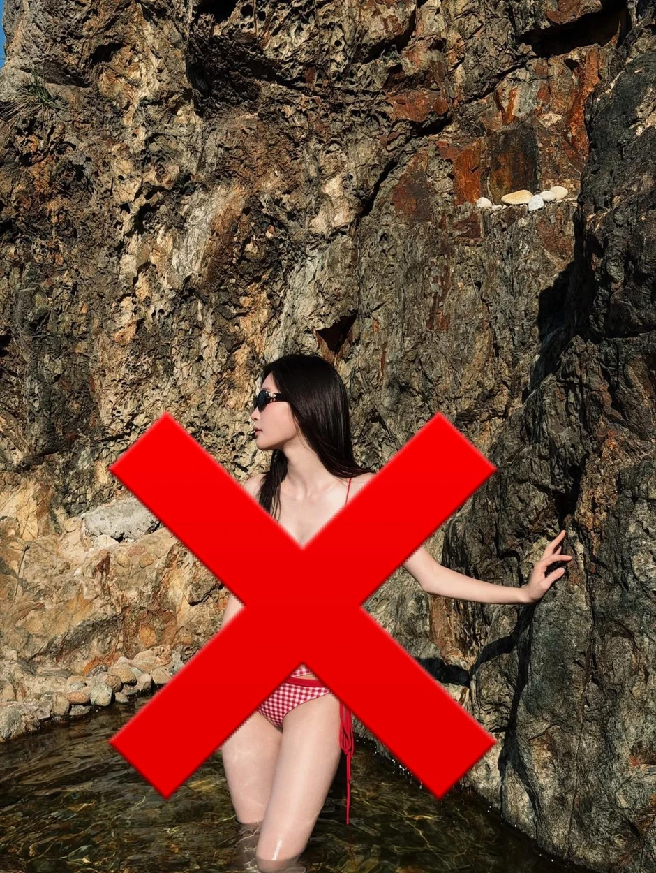 Ăn mặc phản cảm chụp ảnh ở nơi không phù hợp, nữ ca sĩ khiến CĐM bức xúc Ăn mặc phản cảm chụp ảnh ở nơi không phù hợp, nữ ca sĩ khiến CĐM bức xúc