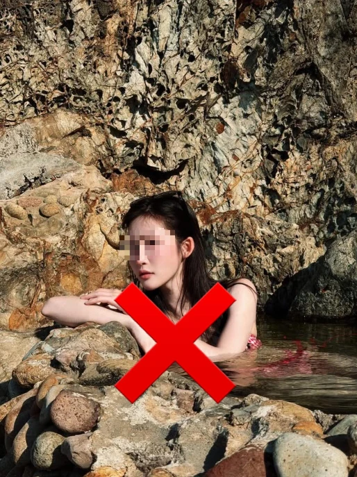 Ăn mặc phản cảm chụp ảnh ở nơi không phù hợp, nữ ca sĩ khiến CĐM bức xúc Ăn mặc phản cảm chụp ảnh ở nơi không phù hợp, nữ ca sĩ khiến CĐM bức xúc