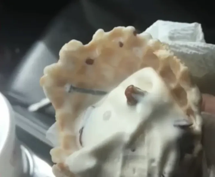 Ăn phải kem có chứa đinh sắt, người phụ nữ được bồi thường 364 tỷ đồng