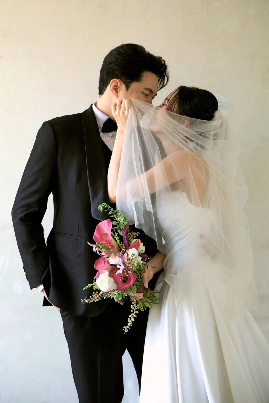 Nhung Gumiho và Andiez Nam Trương tung ảnh cưới lãng mạn, chốt ngày cưới vào cuối tháng 3