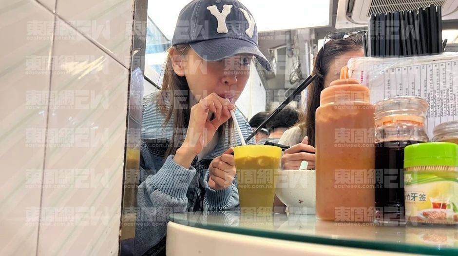 Angelababy cũng có ngày này: Sa sút đến mức phải livestream bán hàng giá rẻ, sống bằng những bữa cơm lề đường Angelababy cũng có ngày này: Sa sút đến mức phải livestream bán hàng giá rẻ, sống bằng những bữa cơm lề đường