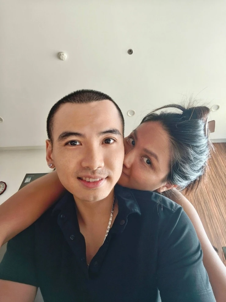 Ảnh sao 10/3: Cường Seven - Vũ Ngọc Anh khoe body khét lẹt Ảnh sao 10/3: Cường Seven - Vũ Ngọc Anh khoe body khét lẹt