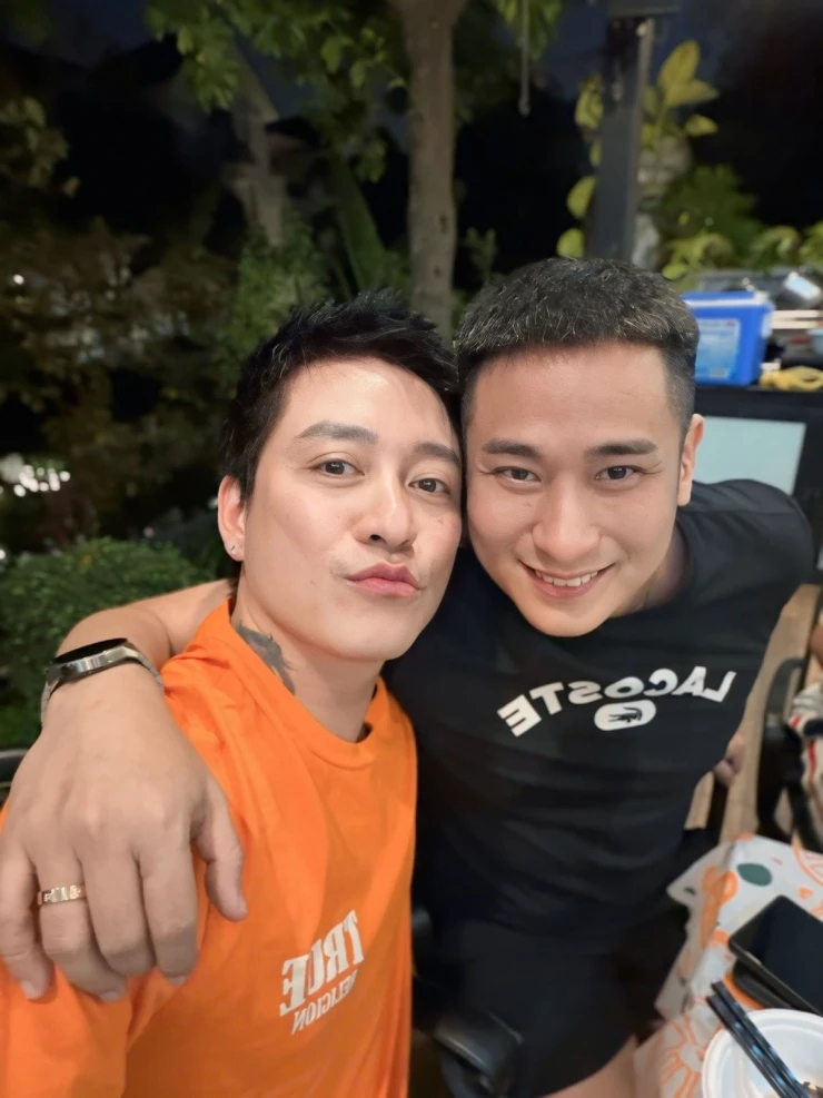 Ảnh sao 10/3: Cường Seven - Vũ Ngọc Anh khoe body khét lẹt Ảnh sao 10/3: Cường Seven - Vũ Ngọc Anh khoe body khét lẹt