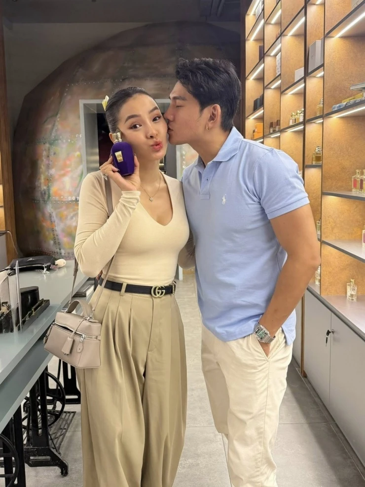 Ảnh sao 10/3: Cường Seven - Vũ Ngọc Anh khoe body khét lẹt Ảnh sao 10/3: Cường Seven - Vũ Ngọc Anh khoe body khét lẹt