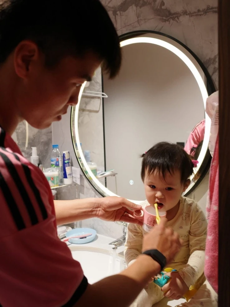 Ảnh sao 10/3: Cường Seven - Vũ Ngọc Anh khoe body khét lẹt Ảnh sao 10/3: Cường Seven - Vũ Ngọc Anh khoe body khét lẹt