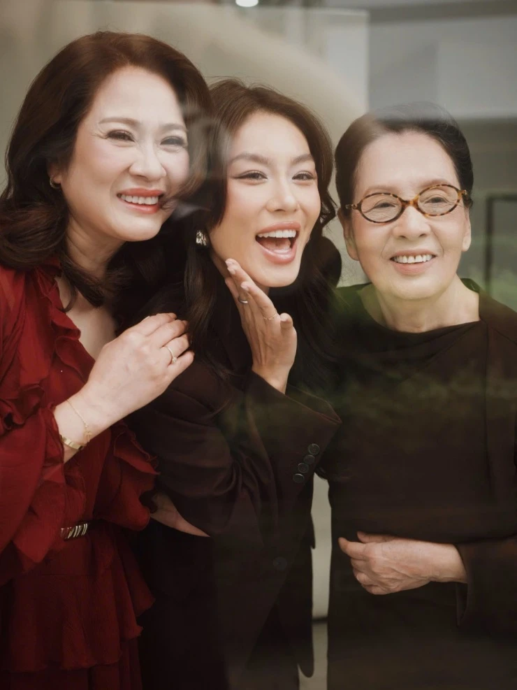 Ảnh sao 10/3: Cường Seven - Vũ Ngọc Anh khoe body khét lẹt Ảnh sao 10/3: Cường Seven - Vũ Ngọc Anh khoe body khét lẹt