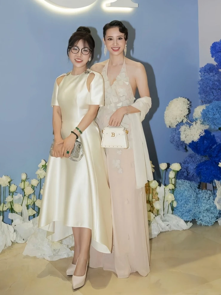 Ảnh sao Việt ngày 11/3: Thúy Hiền tỏa sáng tại đám cưới