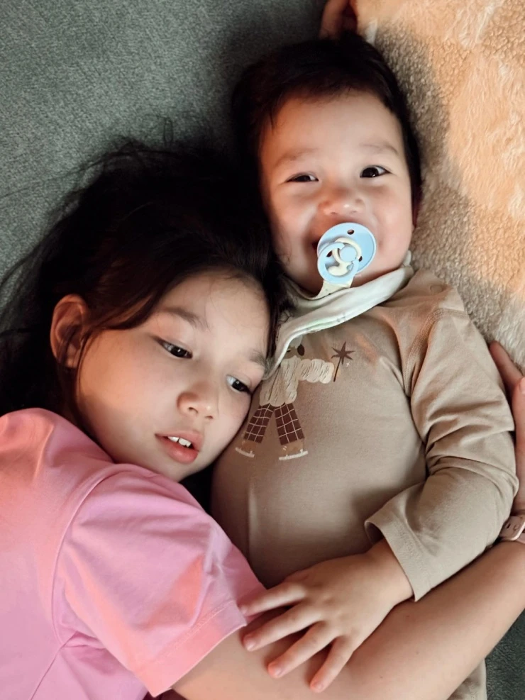 Ảnh sao Việt ngày 11/3: Thúy Hiền tỏa sáng tại đám cưới